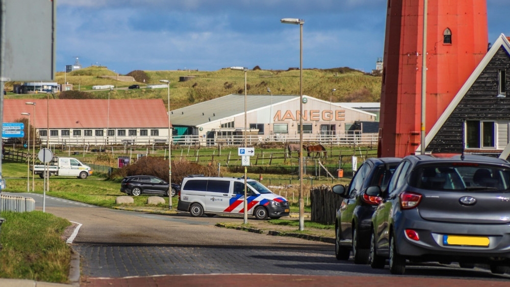 Politie start grootschalige zoektocht naar nepagent in Den Helder