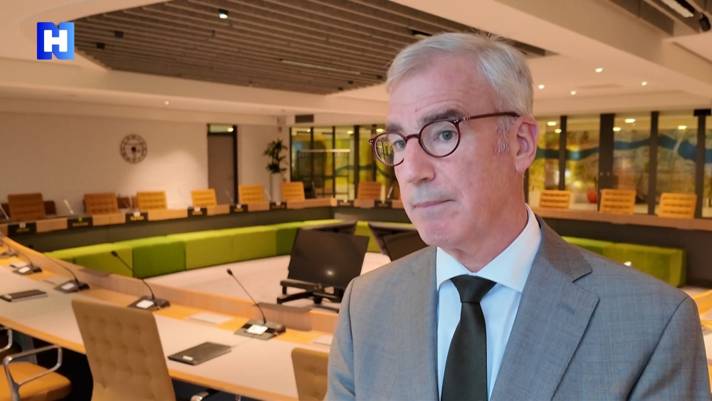 Burgemeester Uithoorn belooft na onrust aanpak onveiligheidsgevoel rond komst azc’s