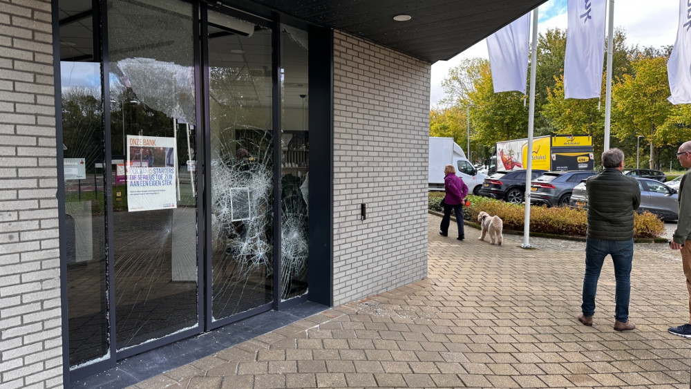 Schrik en angst voor motief na vernielingen met gasfles bij Rabobank Den Helder