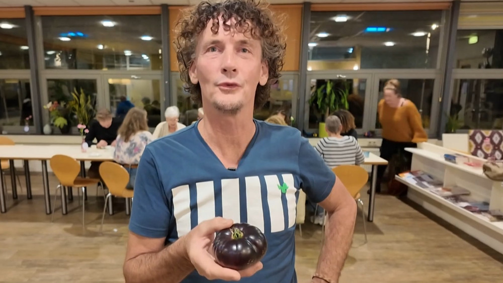 Gé de moestuinman deelt bijzondere tomatenzaadjes en gaat viraal