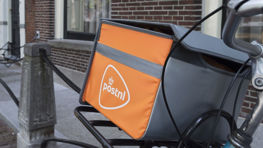 Amsterdams wijk neemt noodgedwongen afscheid van pakketbezorger Ali: "Echte verbinder"