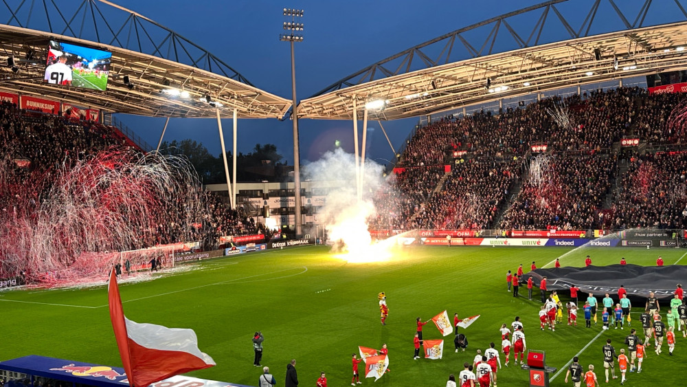 FC Volendam begonnen tegen FC Utrecht, later de derby Ajax-AZ