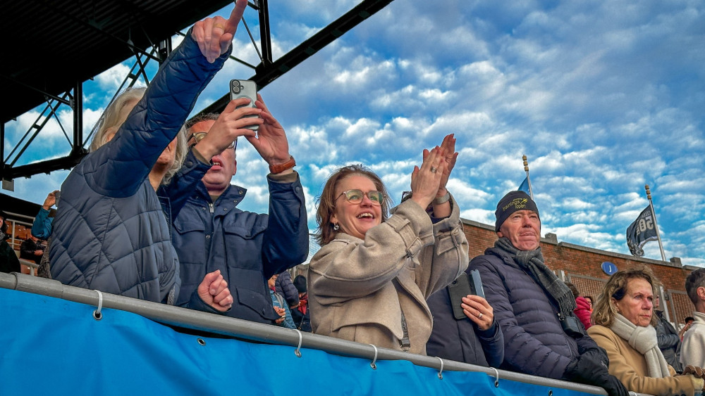Hardlopers en reacties Amsterdam Marathon druppelen binnen, volg het hier live