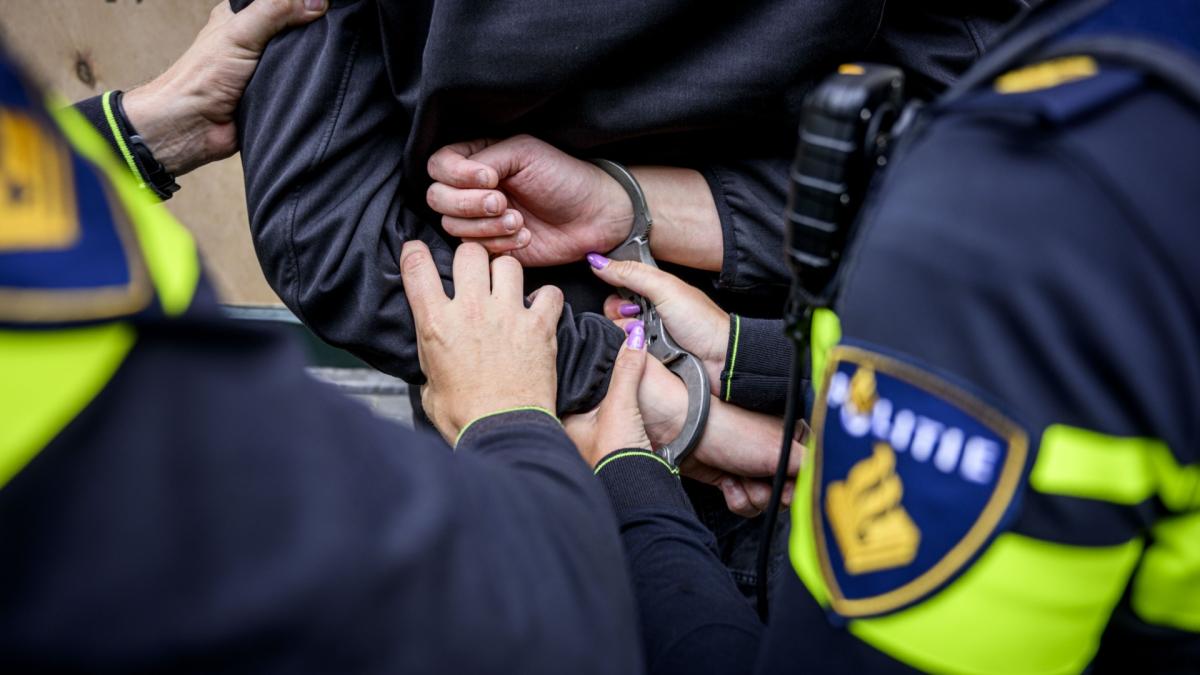 Inbrekers op heterdaad betrapt in Beverwijk, verdachte verstopt buit in onderbroek