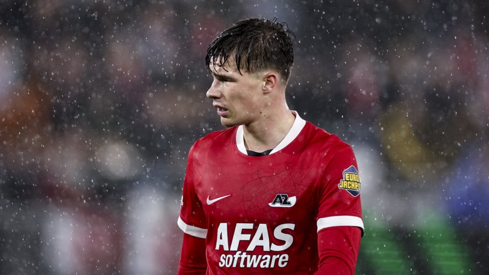 Lees terug: AZ wint ondanks storm Benjamin in kletsnat Alkmaar van Slovan Bratislava Nieuws