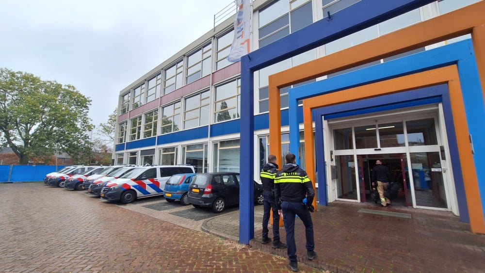 Grote terreuroefening op school in Uithoorn: "Schieten met blanks" Nieuws