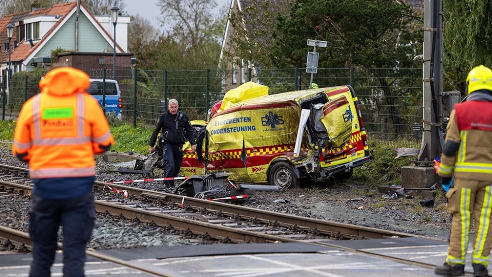 Treinverkeer tussen Haarlem en Amsterdam ligt stil na botsing met ambulance Home