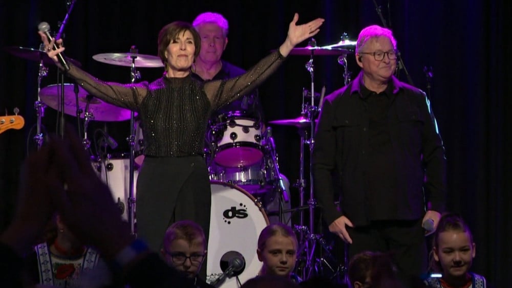 Exclusief: bekijk hier de eerste beelden van het laatste optreden van BZN Home