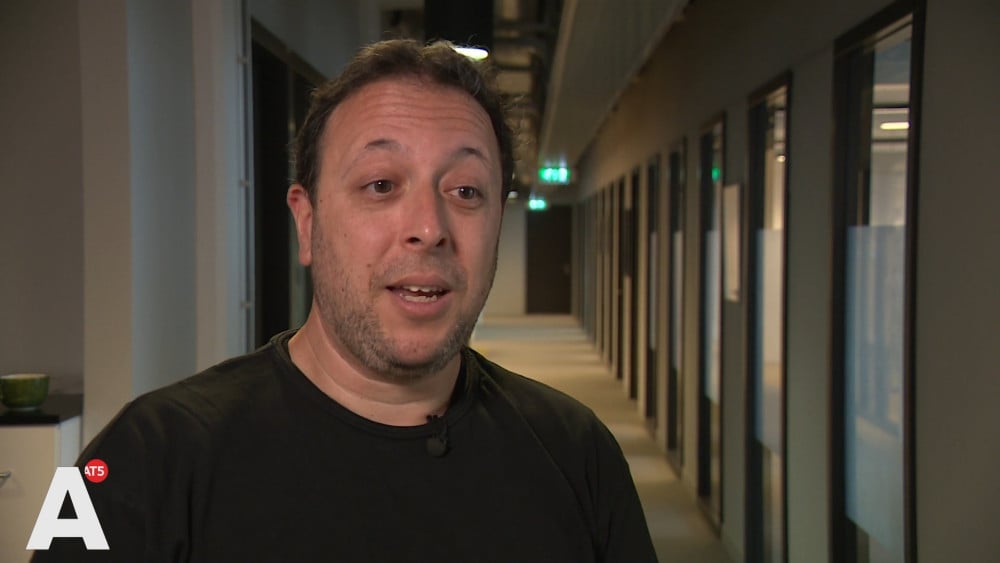 Hoe kunnen niet-stemmers in de toekomst naar de stembus worden gelokt? "Meer de wijken in" Home