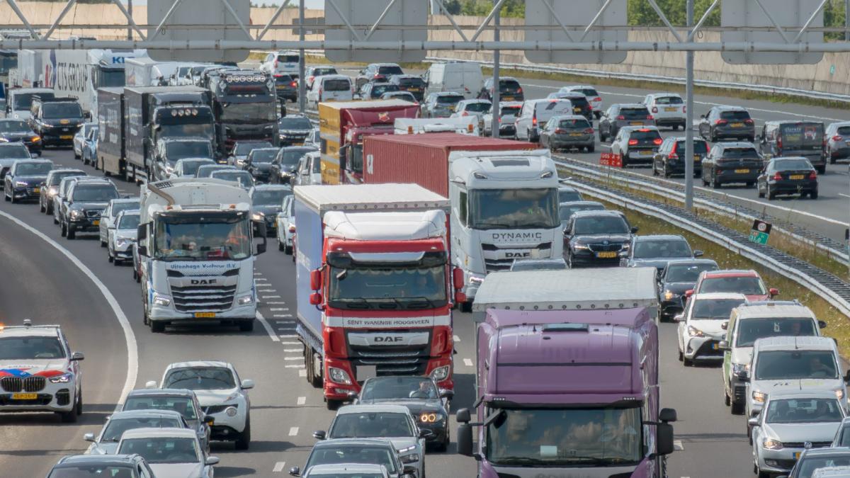Ongeluk op A9 bij Velsen zorgt voor meerdere files richting Alkmaar