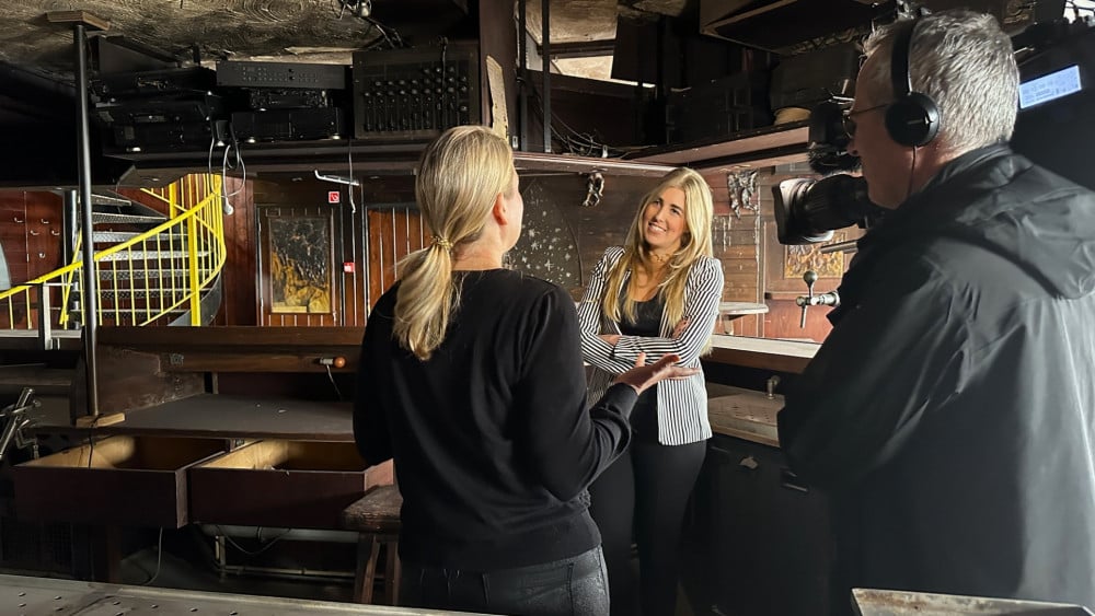 Nieuwjaarsbrand-overlevende Smit vindt onaangeraakte spullen van Volendamse ramp