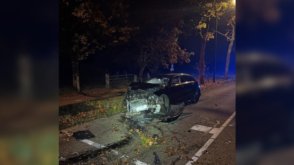 Automobilist onder invloed zorgt voor ravage in Huizen: politie neemt rijbewijs in beslag
