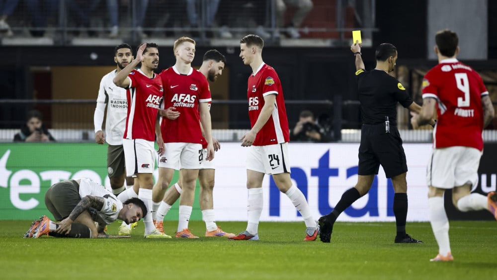 ? AZ nog dieper in het moeras door PSV • Grim-effect blijft uit bij Ajax