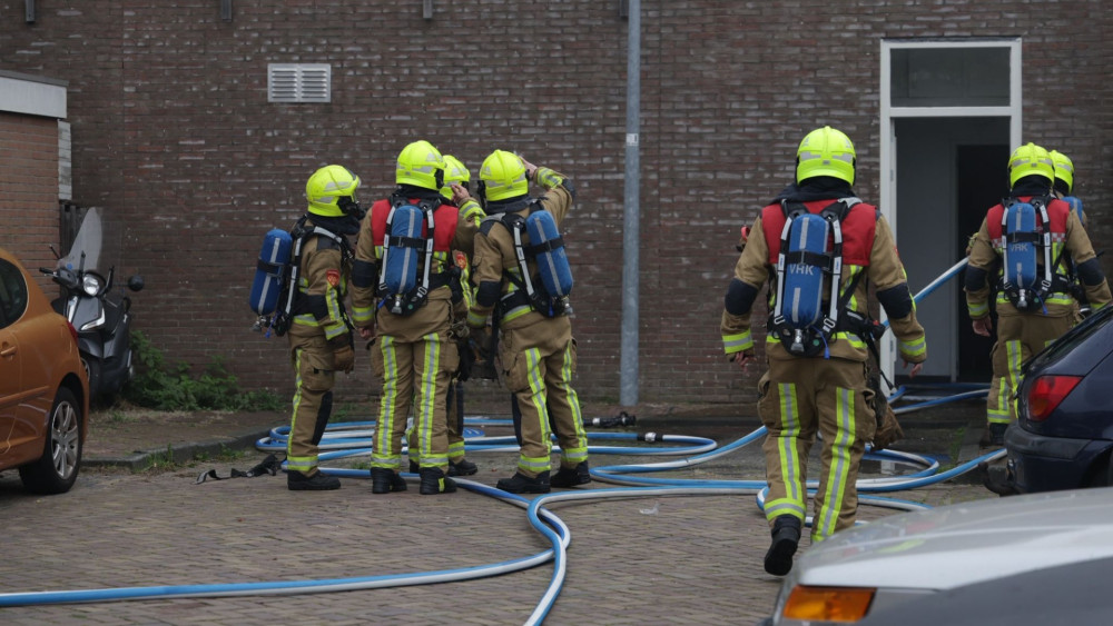 Veel rook bij woningbrand in Haarlem • Man gered uit het IJ