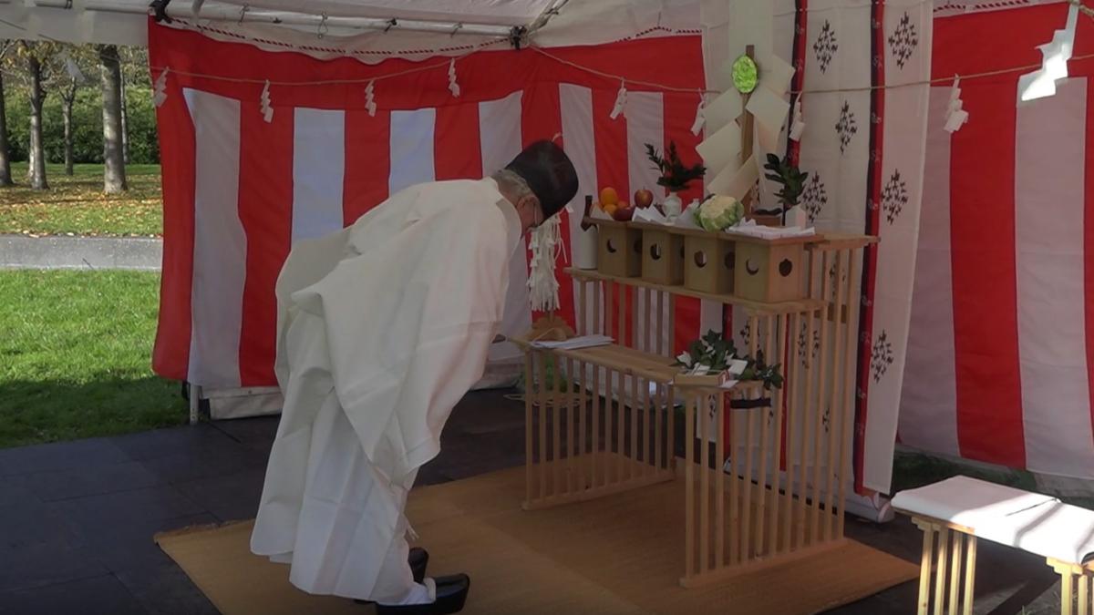 Japanse afscheidsceremonie voor bloesembomen in Amsterdamse Bos