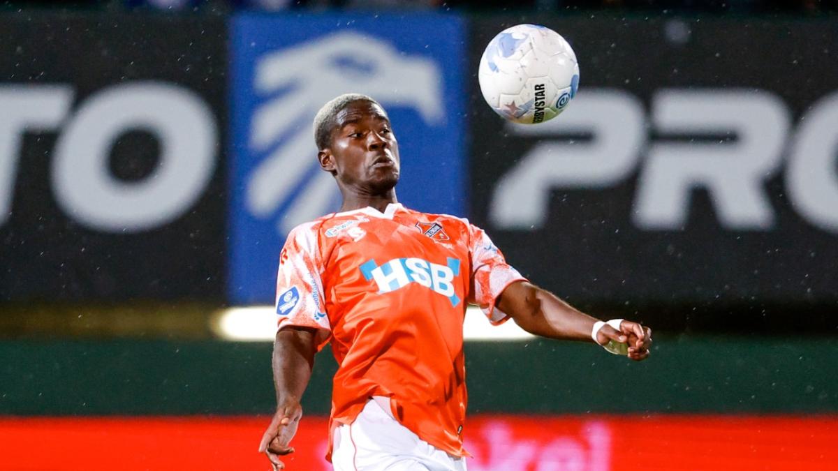 Linksback Yannick Leliendal twee jaar langer bij FC Volendam