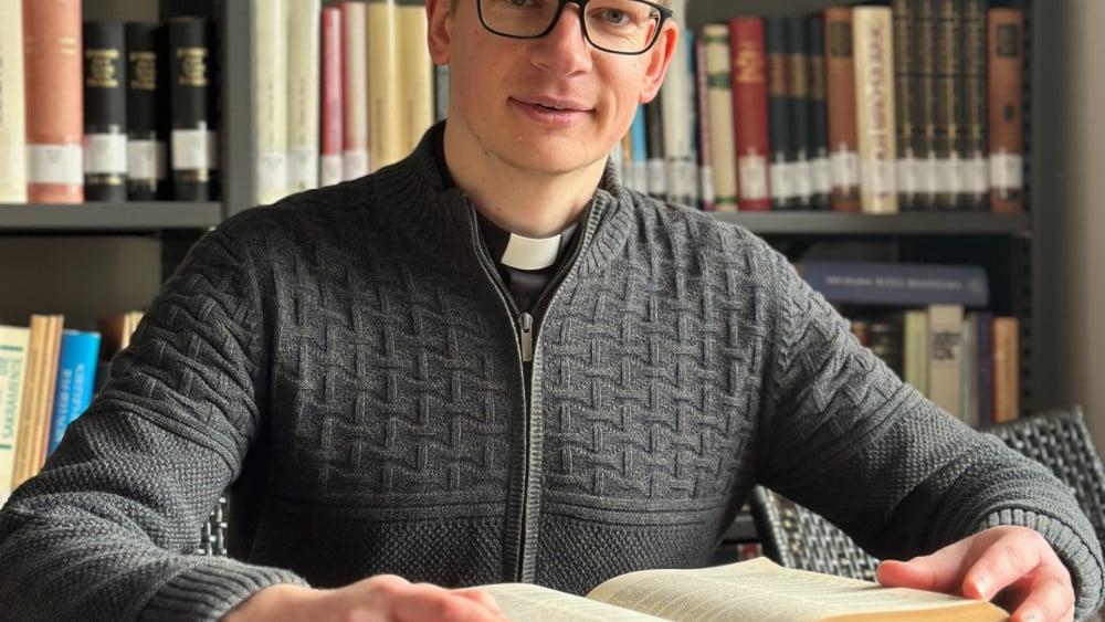 Van laboratorium naar seminarie: scheikundige Nico (34) doet opleiding tot priester Home