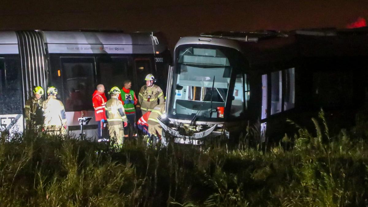 Drie gewonden na botsing tussen tram en auto in Uithoorn
