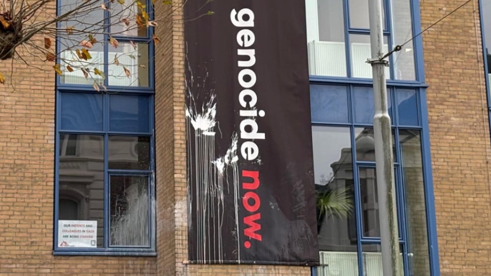 Hoofdkantoor Artsen zonder Grenzen beklad met verf, politie doet onderzoek Home