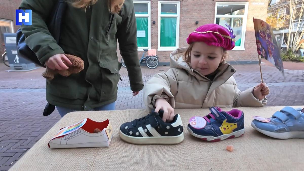 Kinderen uit Purmerend doen recordpoging schoentje zetten