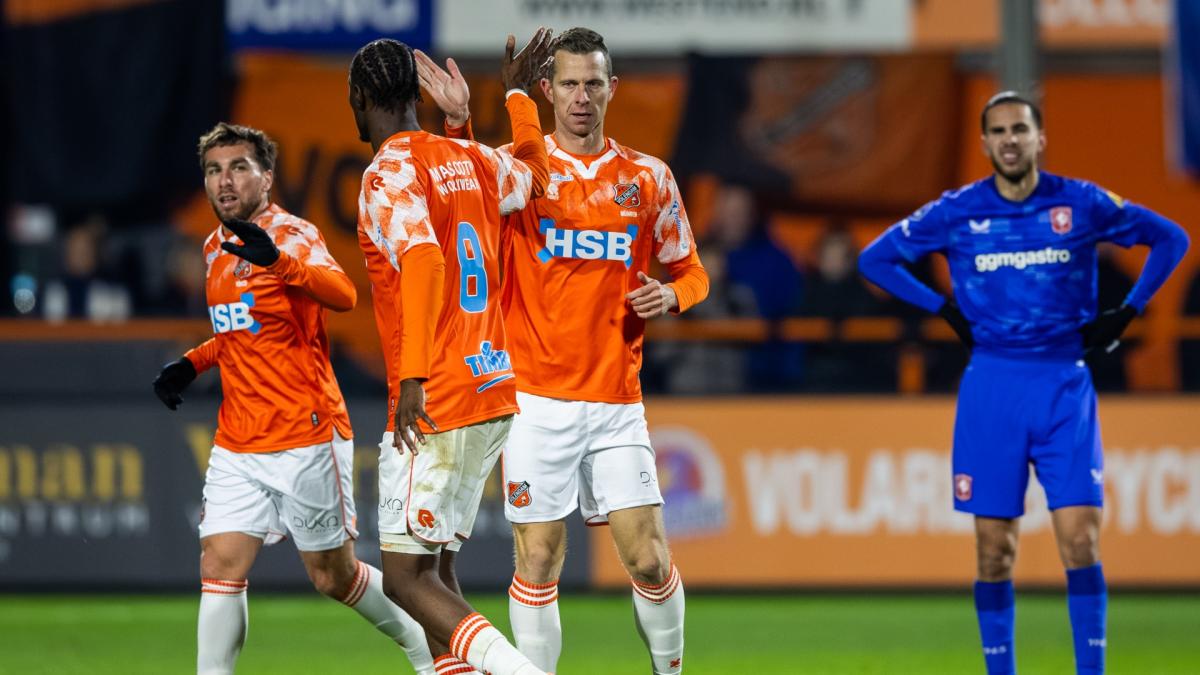 FC Volendam pakt zwaarbevochten punt tegen FC Twente • Historische nederlaag Ajax tegen Excelsior