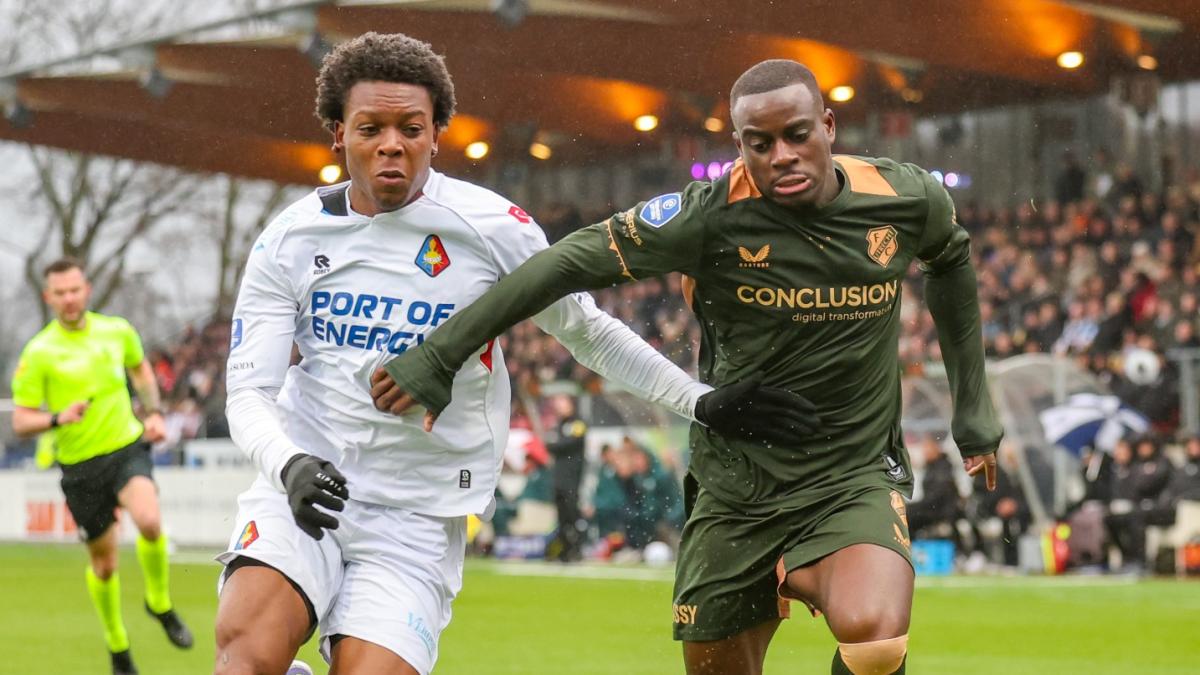 ?? Lees terug: Telstar geeft zege uit handen • AZ krijgt tik van Heerenveen