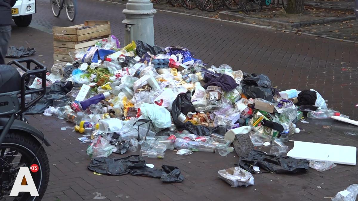 Afvalgebergte op de Elandsgracht: 