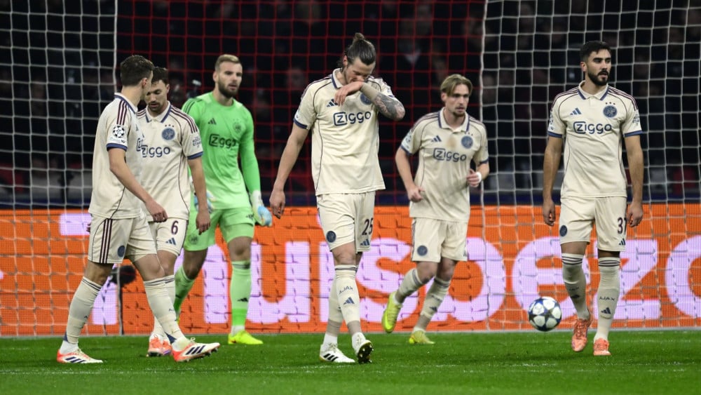 Lees terug: Ajax verliest van Benfica en blijft puntloos in Champions League