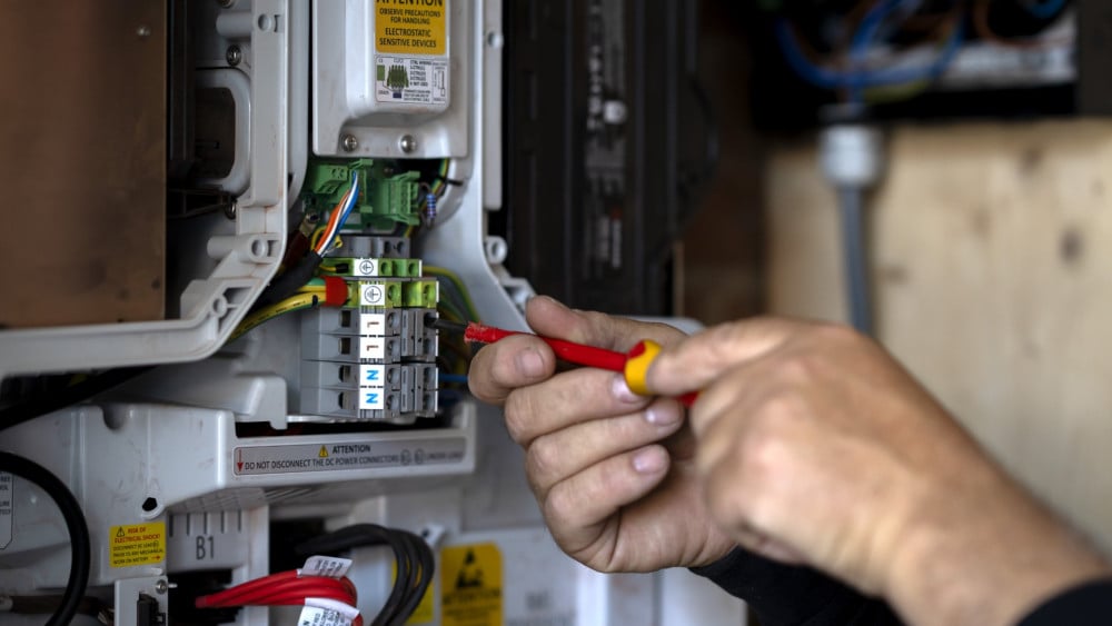 Man die na drie dagen werd ontslagen vanwege geloof krijgt 19.000 euro