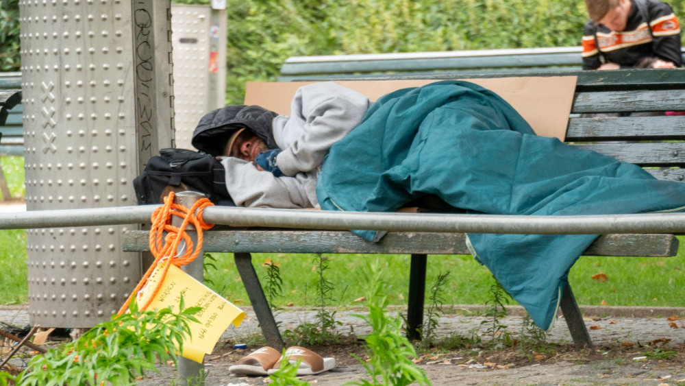 Significant nuisance from homeless in Gijsbrecht van Aemstelpark: feces, drugs and masturbation