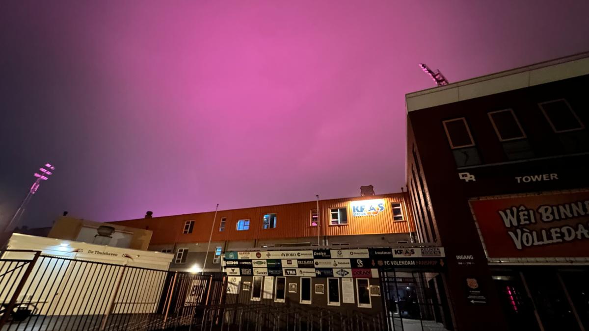 Mysterieus 'noorderlicht' boven Volendam blijkt stadionverlichting