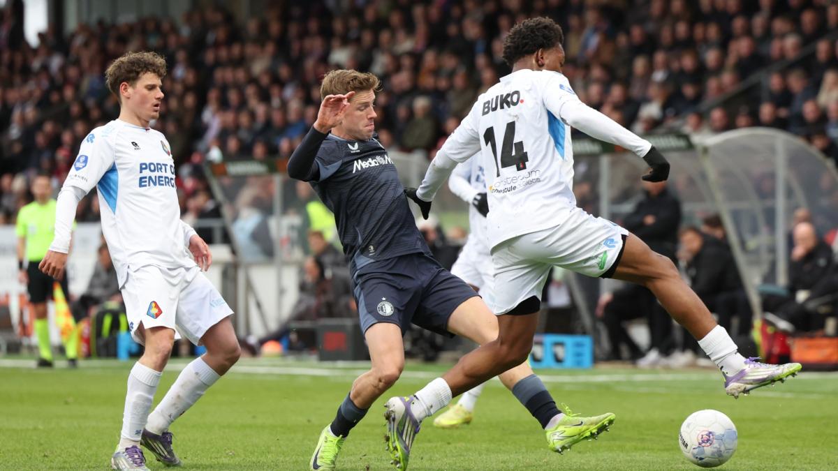 Onmachtig Telstar op ruime achterstand tegen Feyenoord • FC Volendam strijdend ten onder bij PSV