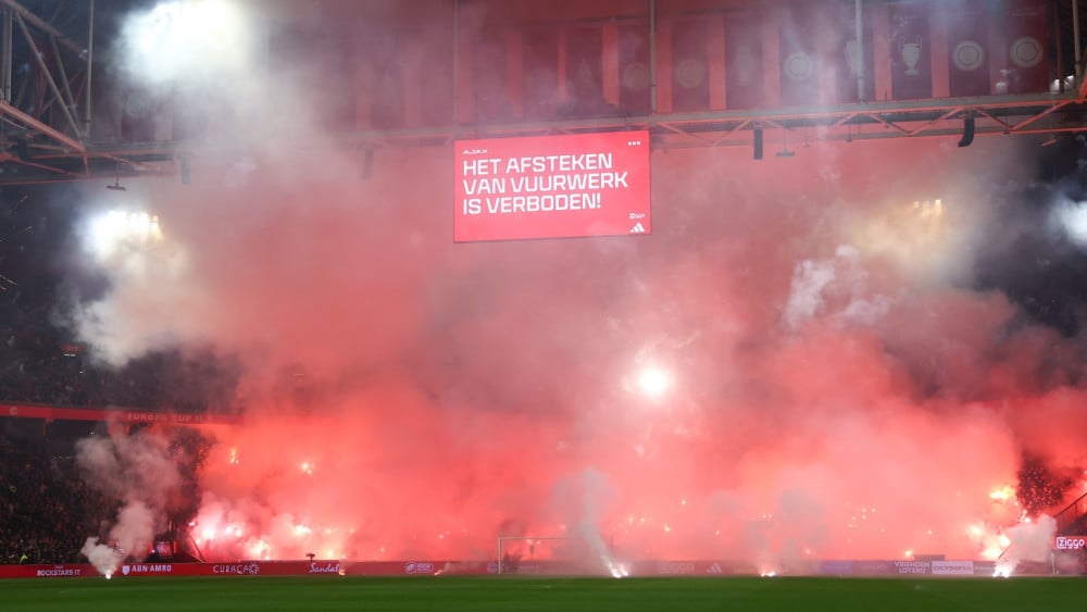 Lees terug: Ajax en FC Groningen spelen dinsdag gestaakte wedstrijd uit zonder publiek