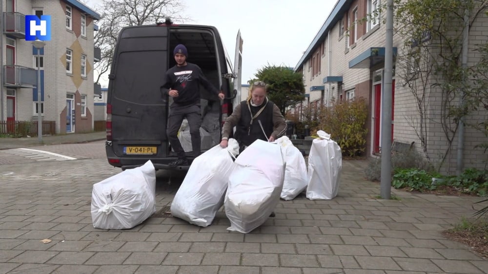 Michelles pakketpunt aan huis barst uit z'n voegen: "Kunstkerstbomen gieren je om de oren" Home