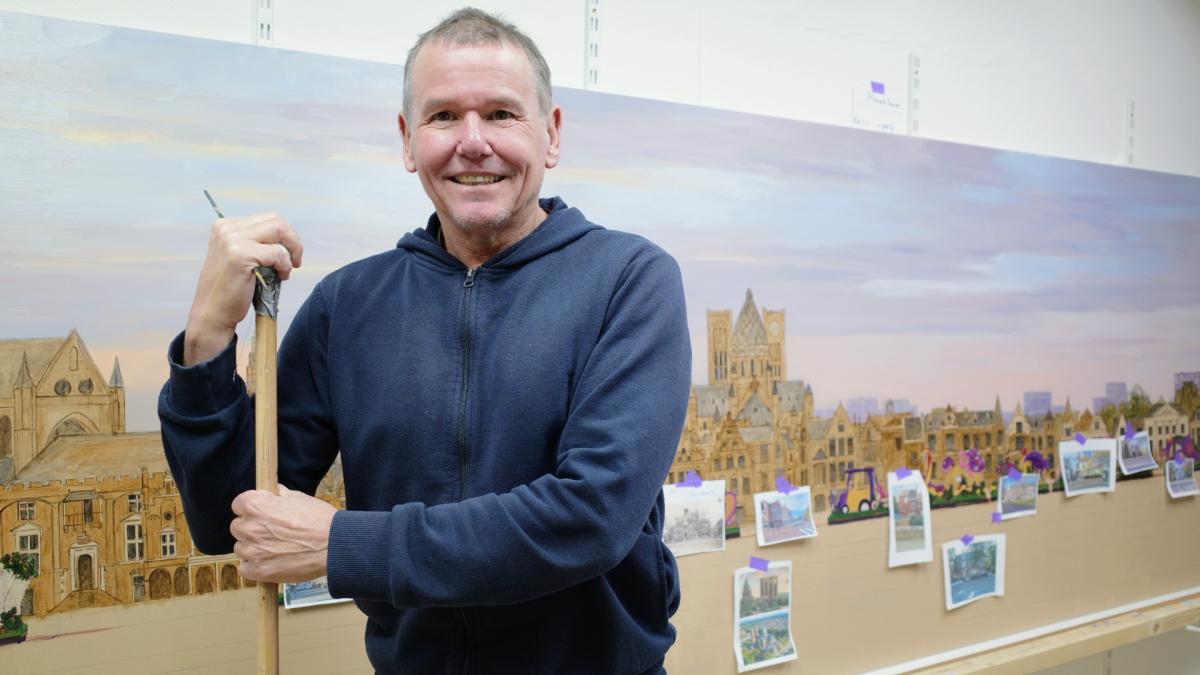 Simon (60) schildert op 100 kilometer afstand een levensgroot panorama van Haarlem
