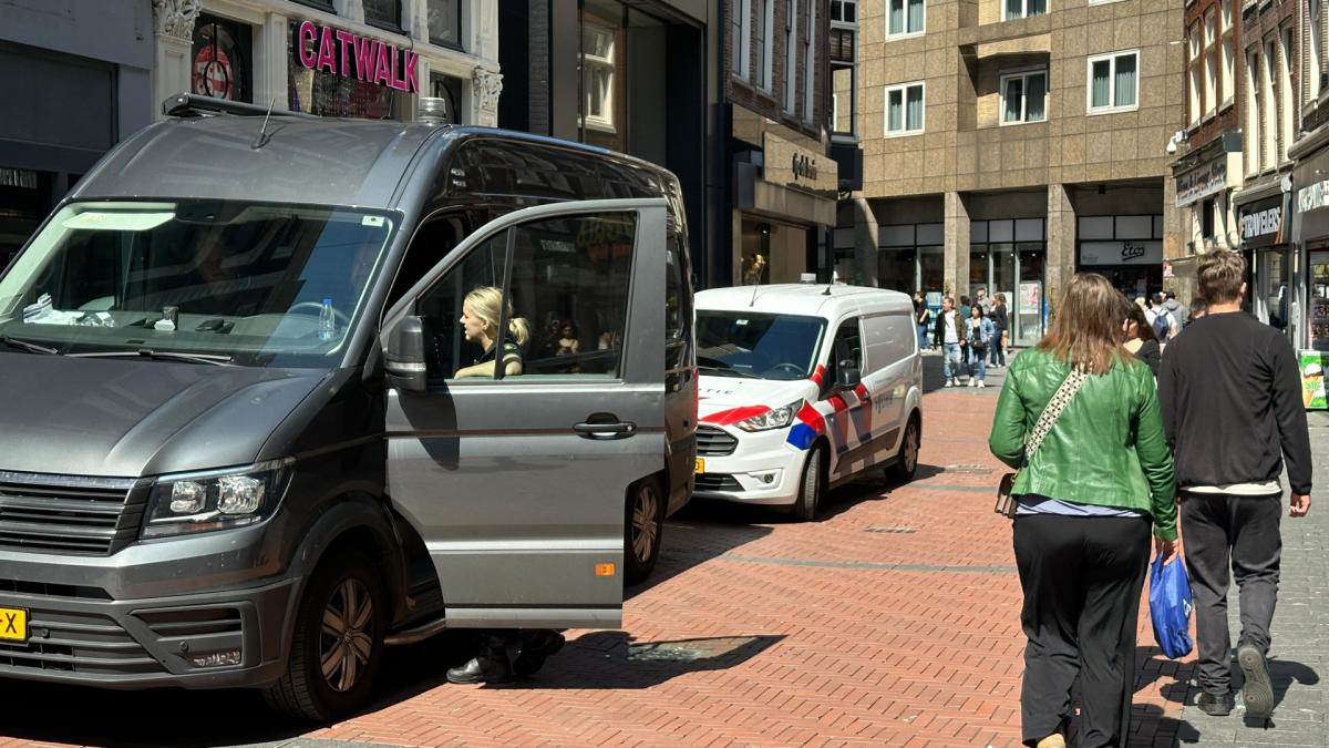 16 jaar cel voor doodsteken vriendin in woning Amsterdam: 