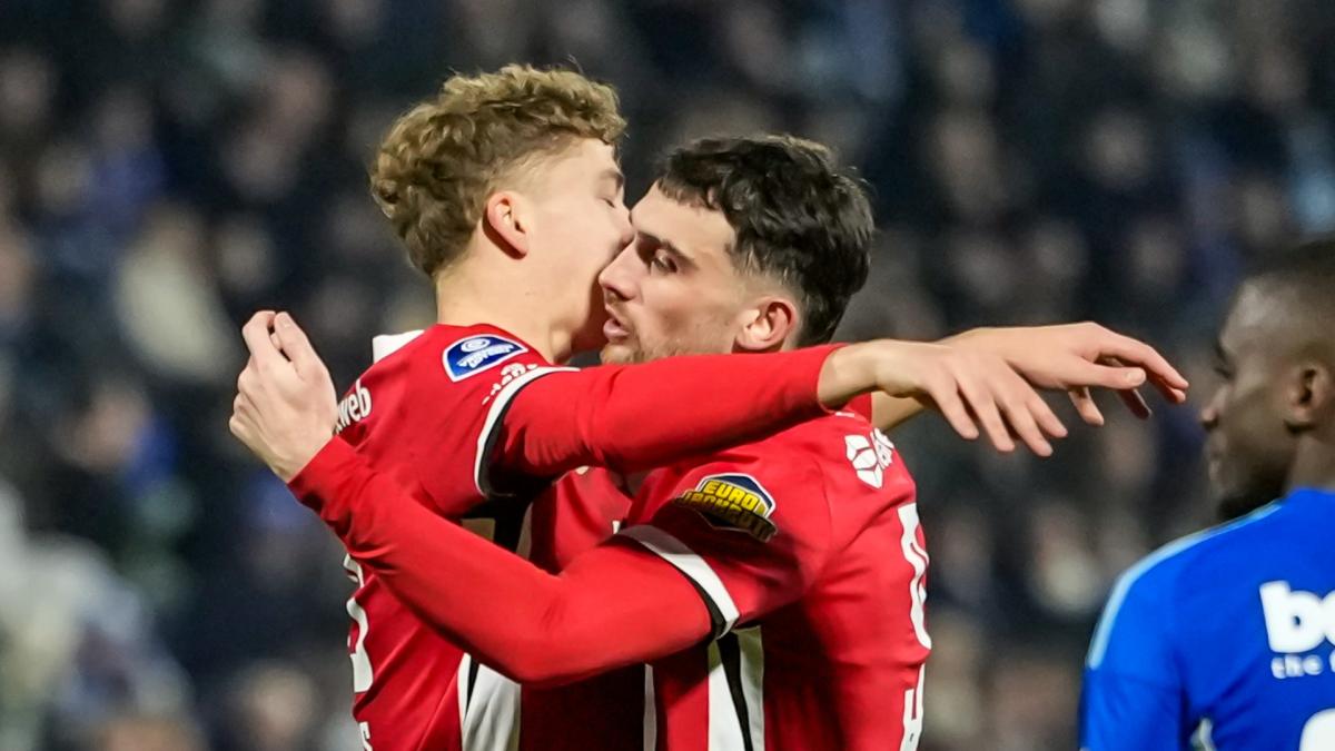 ?? AZ pakt leiding in de slotfase tegen PEC Zwolle