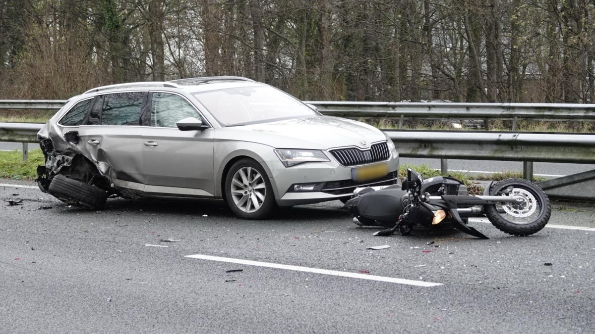 Ongeluk op A7 bij Middenmeer, gewonde naar ziekenhuis