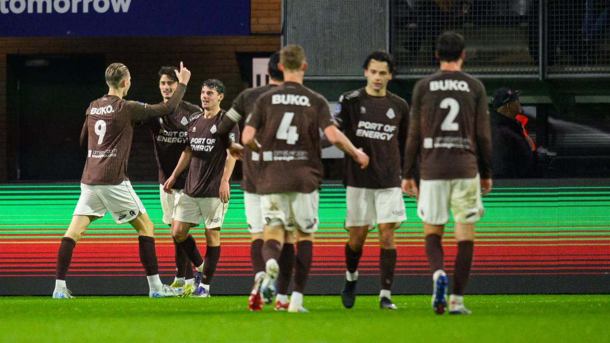 ?? Zuur gelijkspel voor Telstar in Almelo • Tweede opeenvolgende zege voor zeer pover Ajax