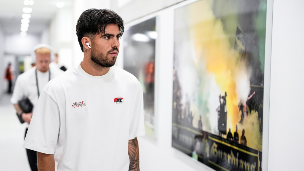 AZ heeft veel vertrouwen in Denso Kasius en legt verdediger langer vast Nieuws