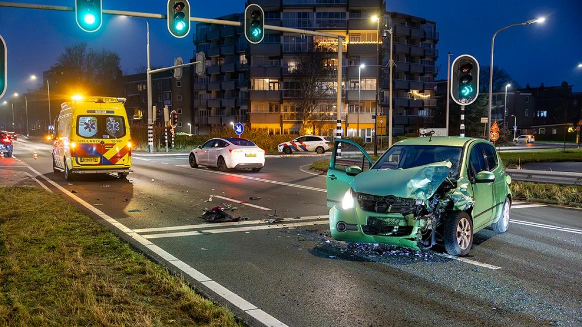 Flinke schade bij ongeval op N208 in Haarlem