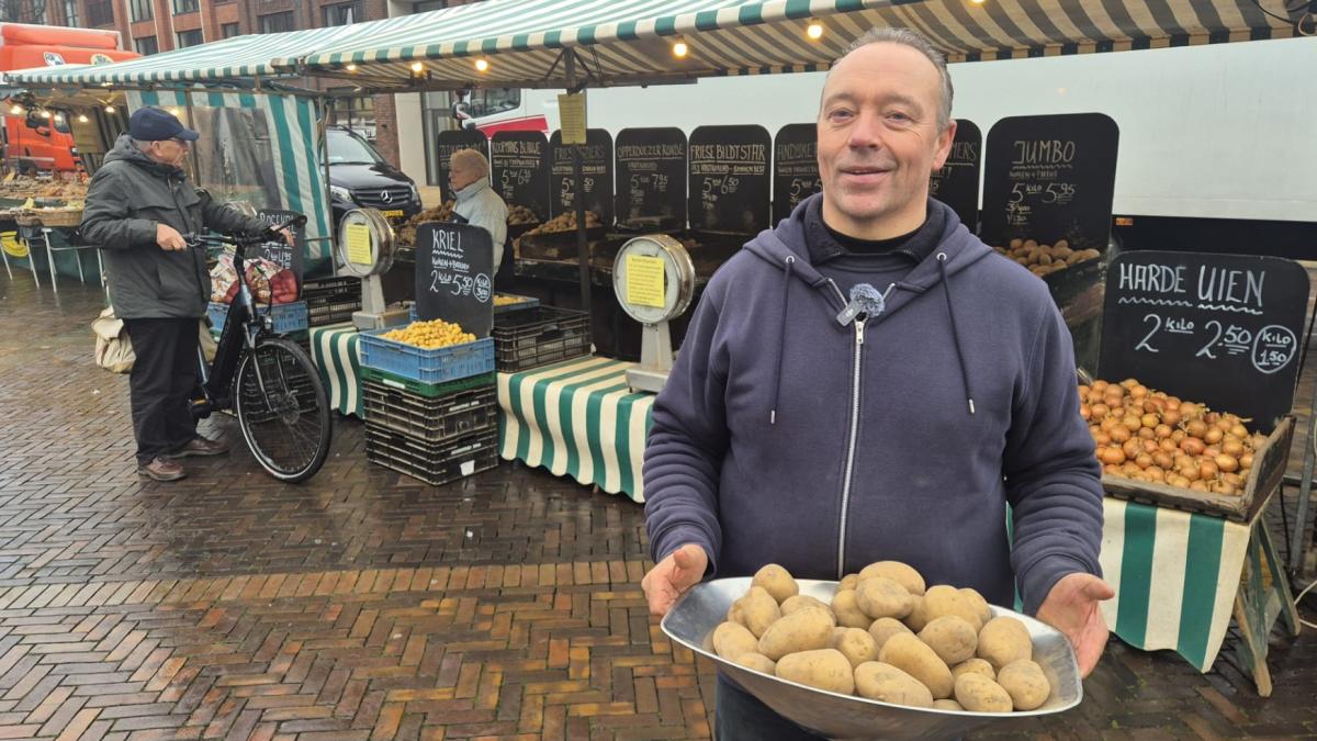 Marktkoopman Dennis (55) moet stoppen na kwart eeuw: milieuregels maken nieuwe bus te duur