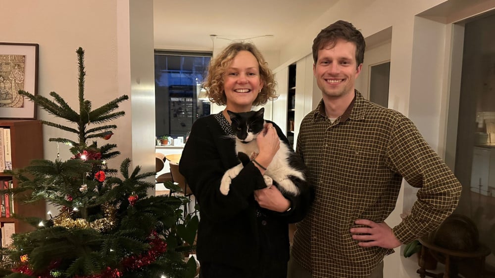 Kat Drakie na 4,5 jaar terug bij eigenaren: "Blijft maar knuffelen"