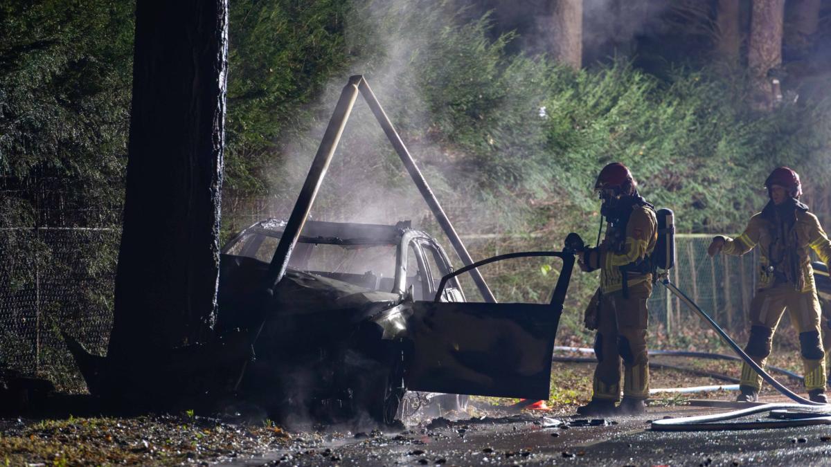 Aanhouding voor gewapende overval • Bestuurder ramt brug en belandt in water