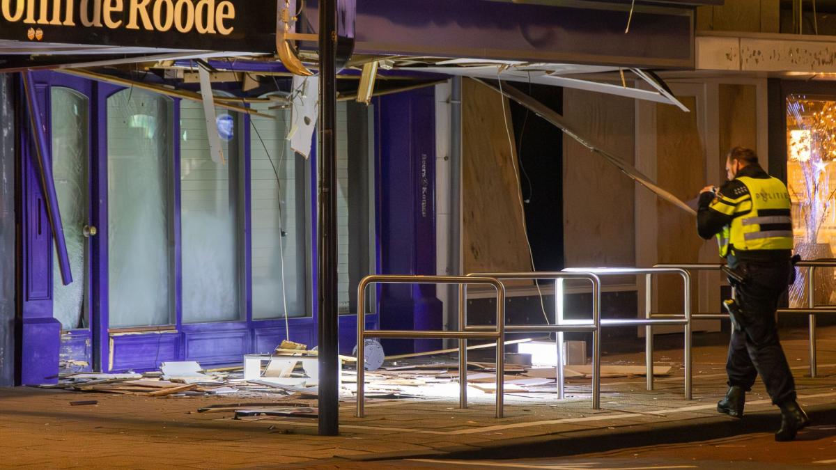 Ravage na plofkraak bij juwelier Heemskerk