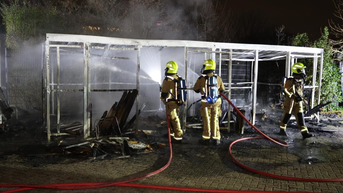 Hotel in Badhoevedorp ontruimd na brand • A1 dicht na ongeluk bij Baarn