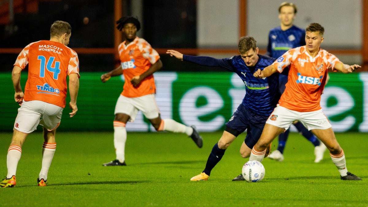 ?? Corteo aangekomen bij AZ-stadion • FC Volendam flink gewijzigd