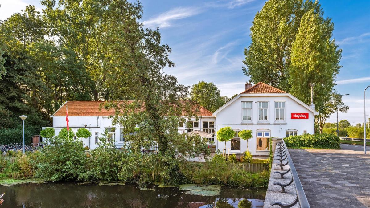 Tijdelijke opvang van asielzoekers in hostel in Haarlem