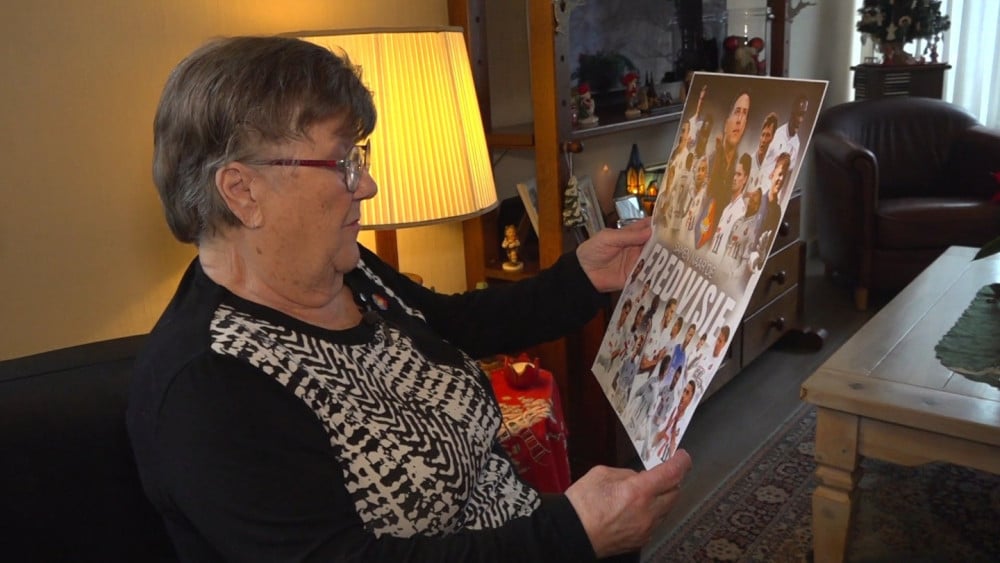 Superfan Tante Dicky geniet van Telstar in de eredivisie: "Onze jongens voetballen zo onwijs goed"