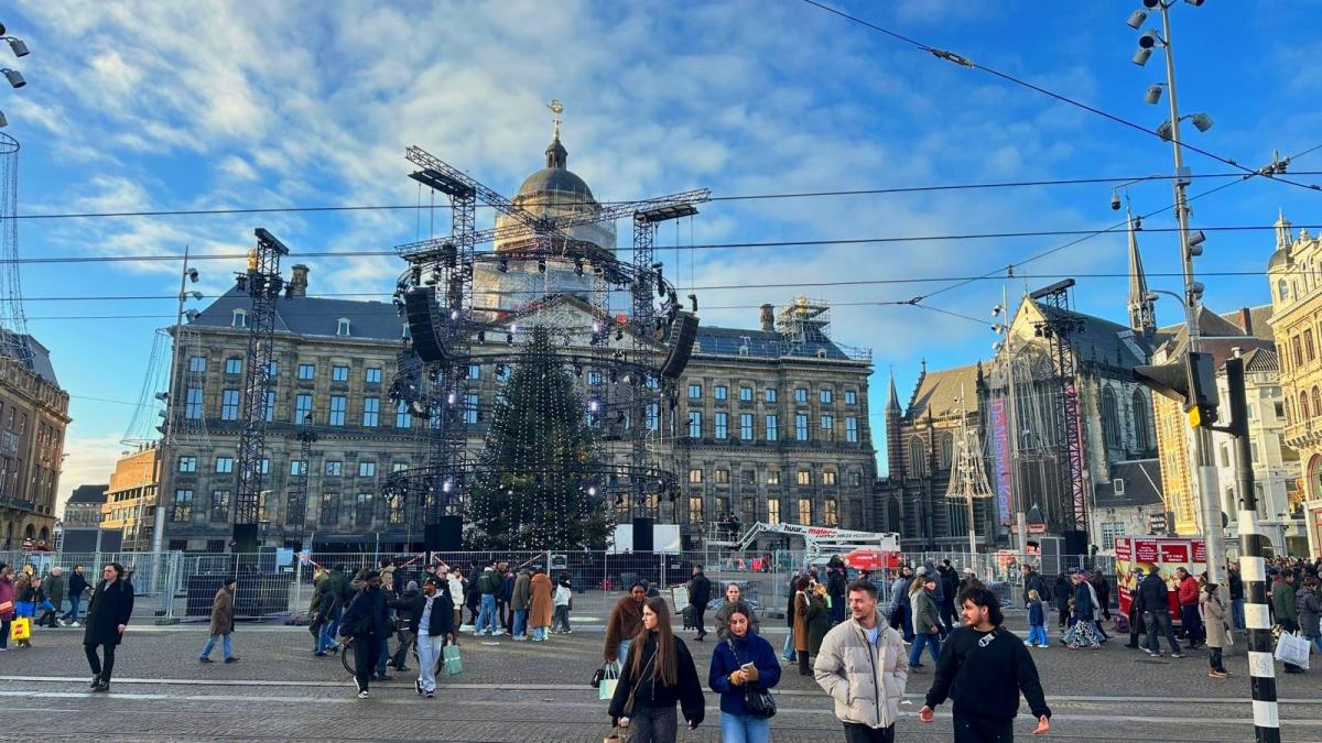 Voor het eerst in 17 jaar weer georganiseerd nieuwjaarsfeest op de Dam in Amsterdam